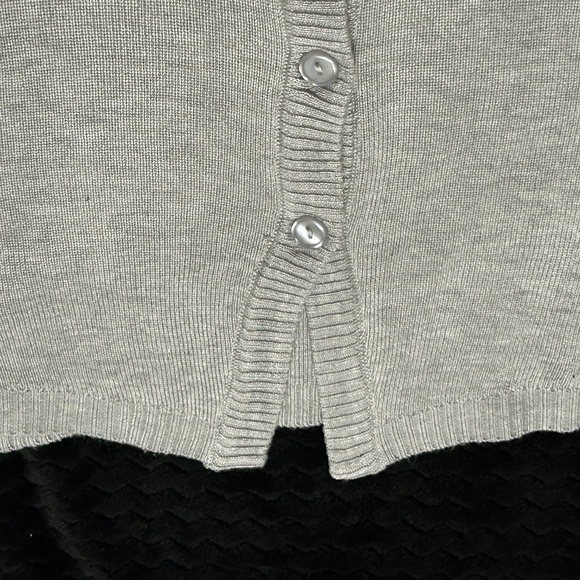 LIKE NEW! Women's Madden Girl Light Grey Knit Sweater Vest - MEDIUM - Picture 4 of 11